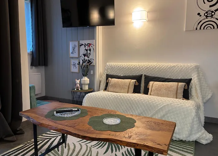 Rez De Chaussee, Vue Sur Le Golf Et Parking Gratuit Apartment *