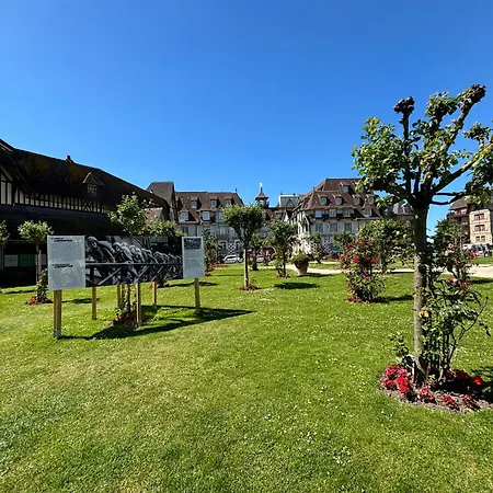 Rez De Chaussée, Vue Sur Le Golf Et Parking Gratuit *